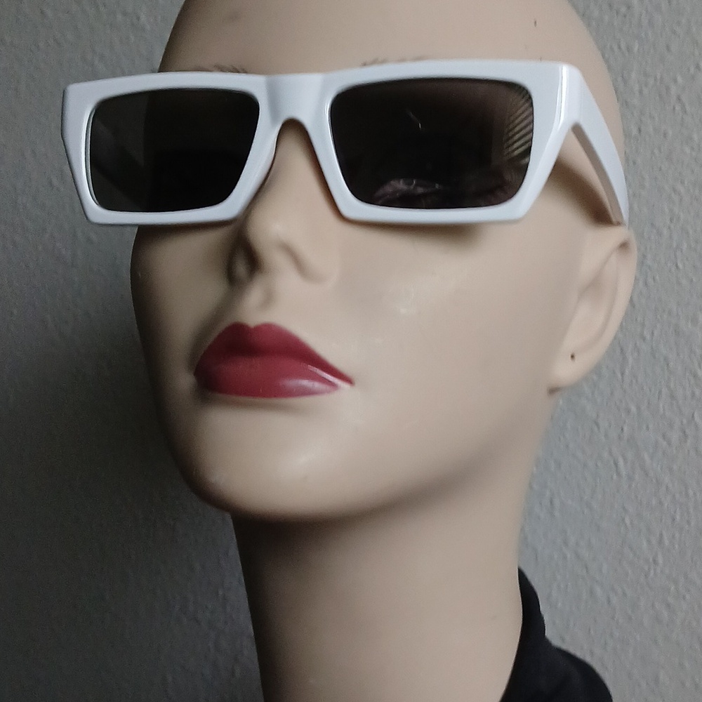 White Rectangle Silver Mirror Sunglasses NEW CONDITION! Current Style!